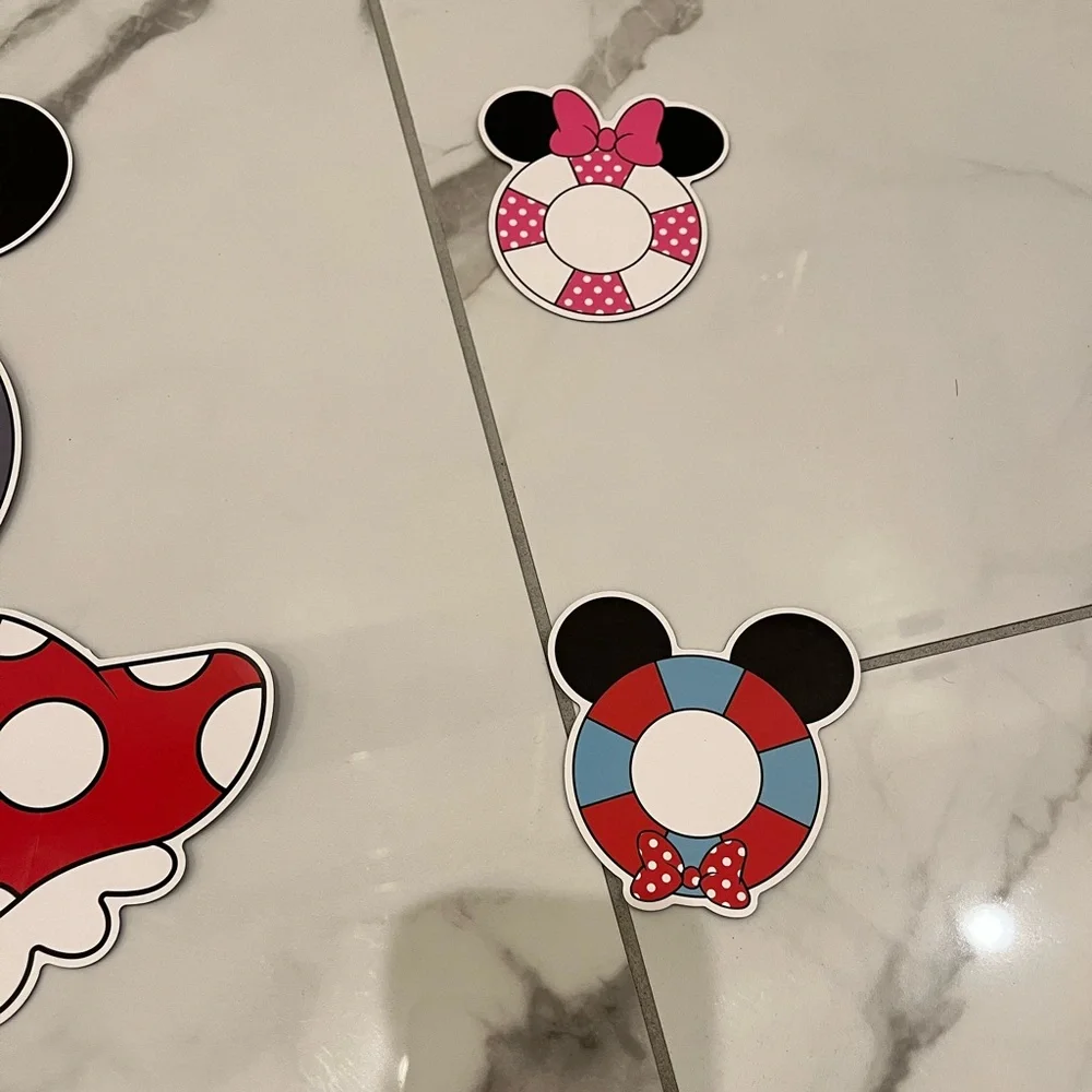 Minnie Mouse Polka Dot Dress & Accessories Magnetic Decal Set